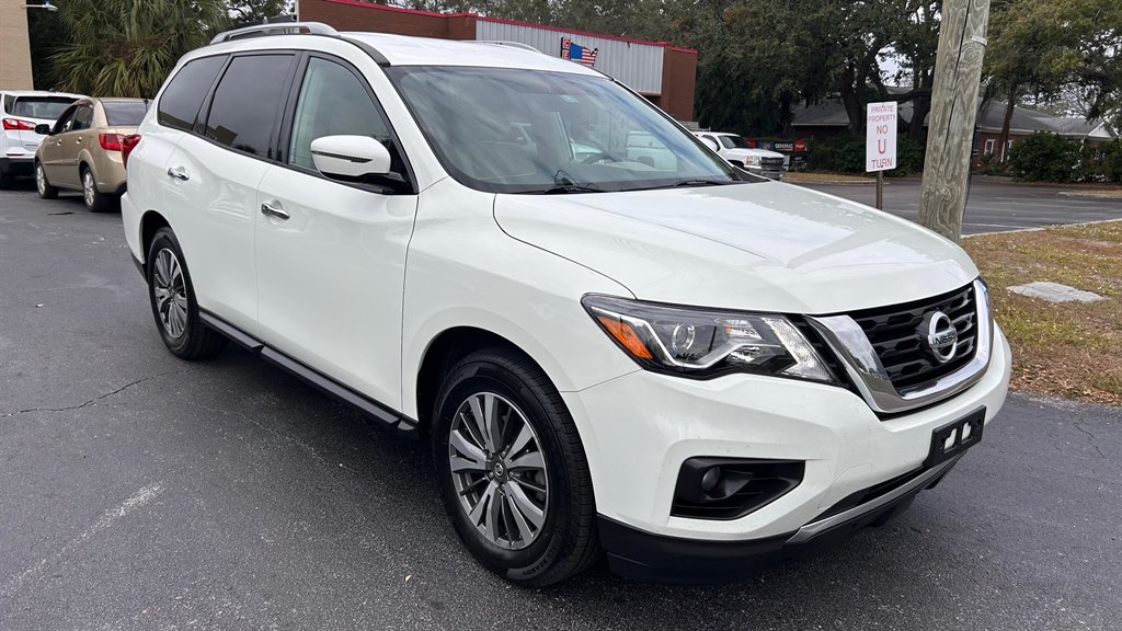 2017 Nissan Pathfinder SV