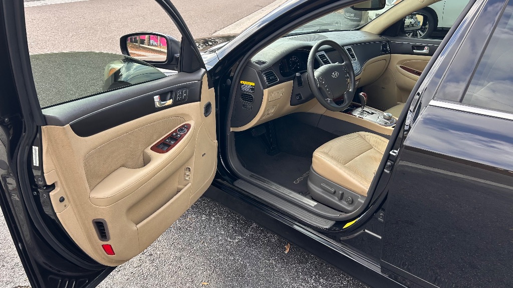 2012 Hyundai Genesis 3.8 - Photo 10
