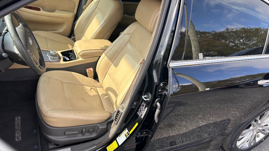 2012 Hyundai Genesis 3.8 - Photo 12