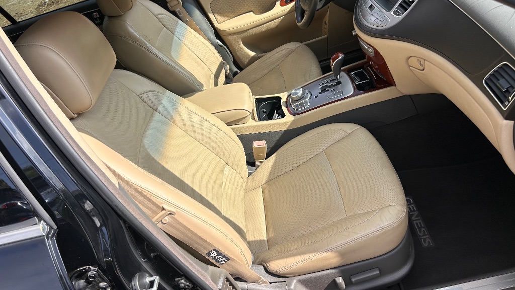 2012 Hyundai Genesis 3.8 - Photo 19