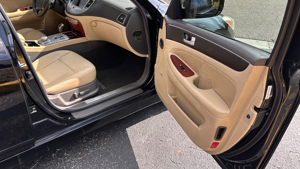 2012 Hyundai Genesis 3.8 - Photo 18