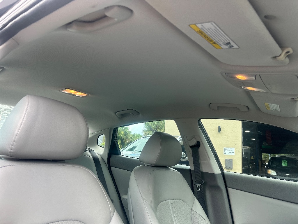 2017 Kia Optima EX - Photo 20