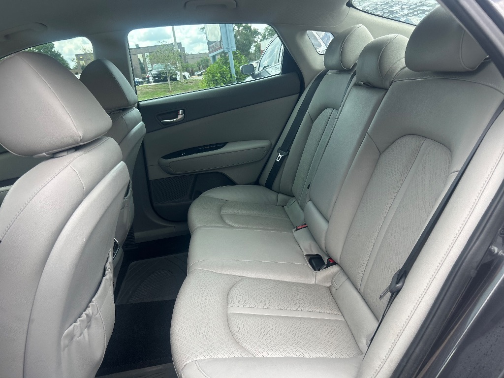 2017 Kia Optima EX - Photo 17