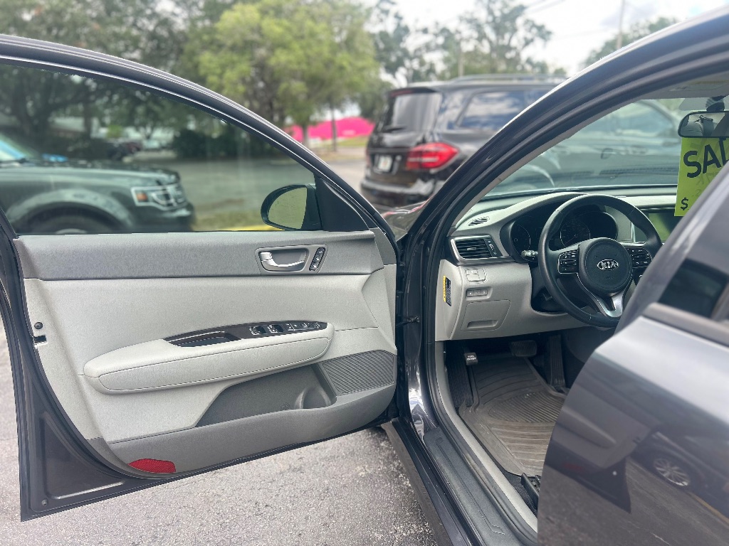 2017 Kia Optima EX - Photo 10